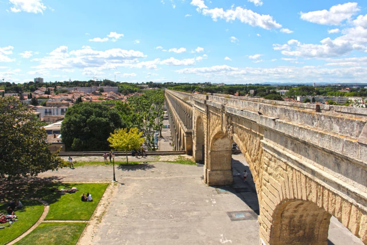 Les quartiers romantiques de Montpellier, à deux