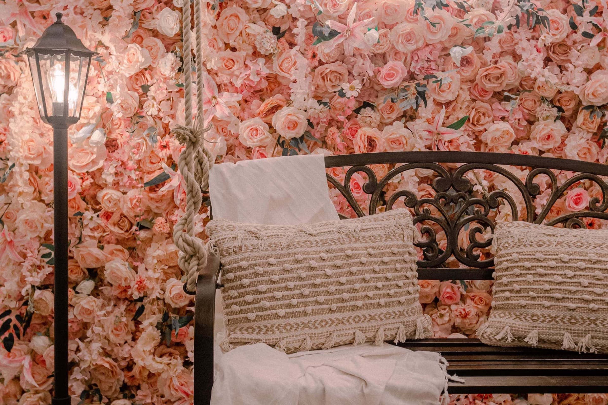 Suite Comédie, mur fleuri et balançoire