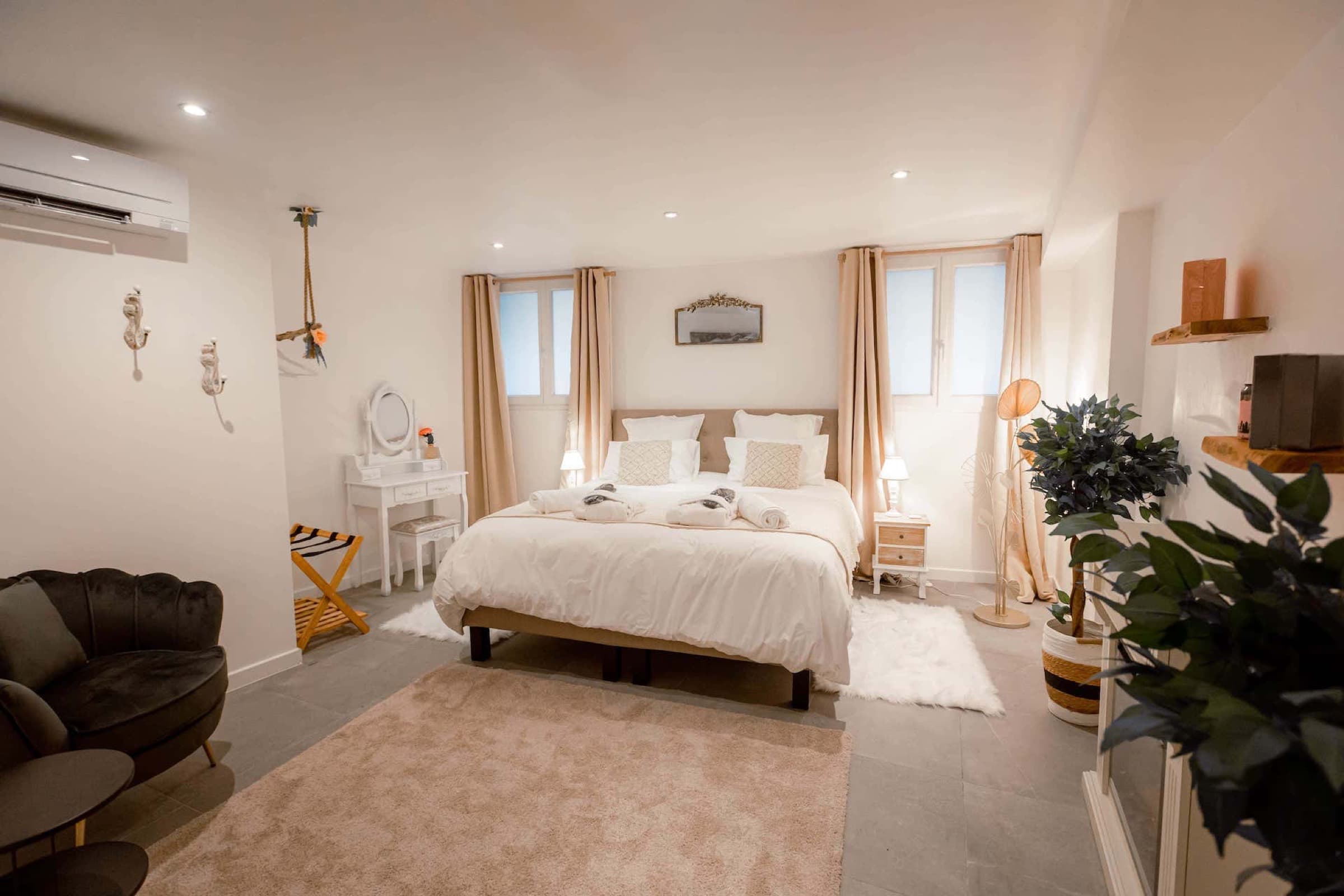 A Romantic Night in Montpellier: The Guide
